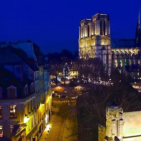 A Balcony On Notre Dame Apartment