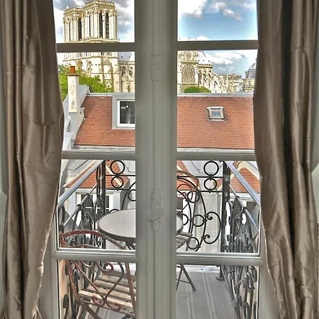 Appartamento A Balcony On Notre Dame Parigi