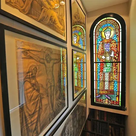 A Balcony On Notre Dame Parigi