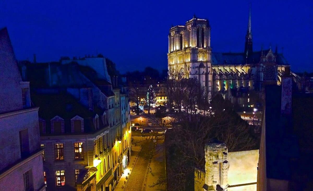 A Balcony On Notre Dame Appartamento