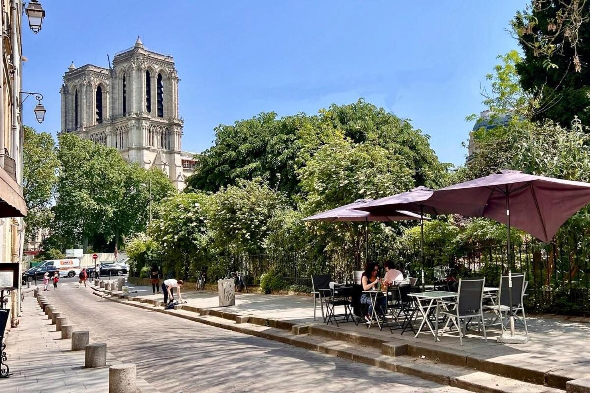 A Balcony On Notre Dame Appartamento