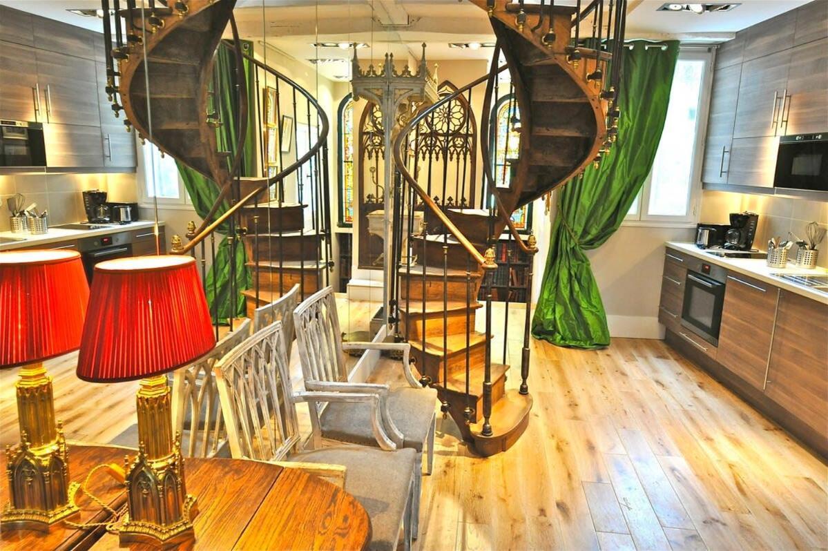 A Balcony On Notre Dame Appartamento