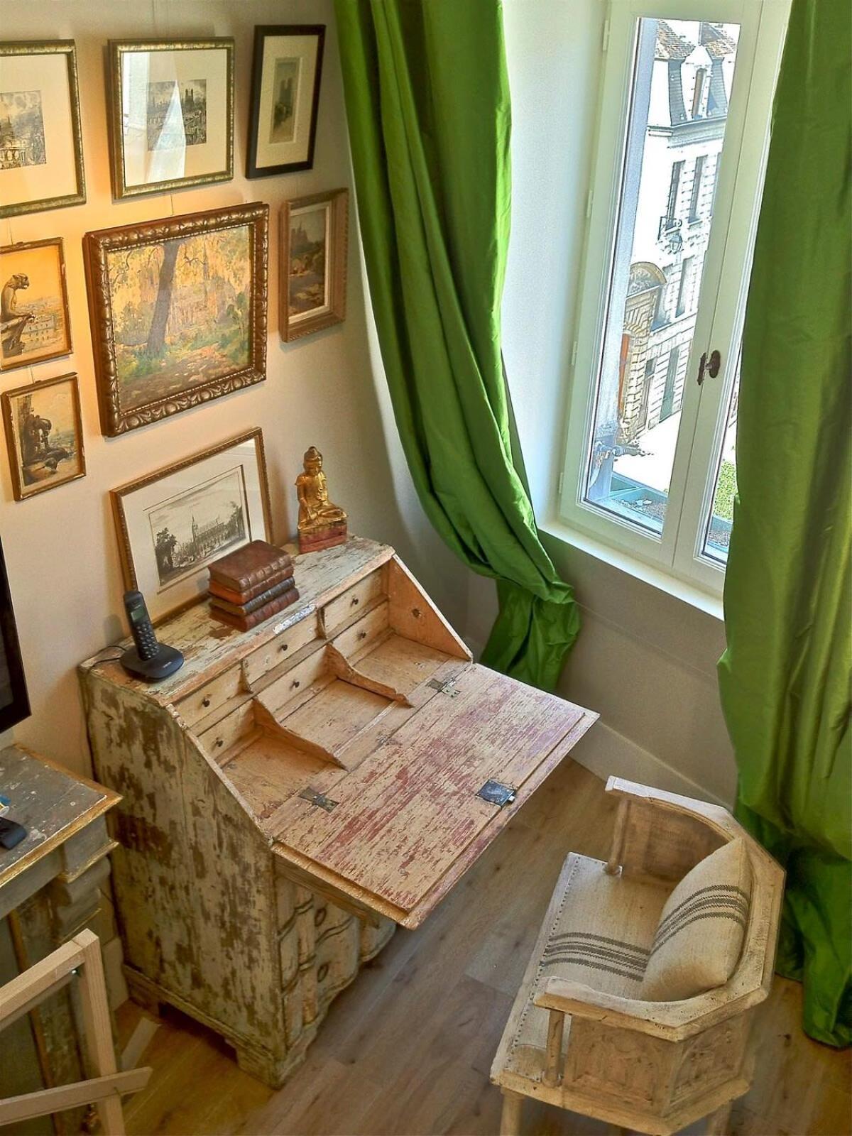 Appartamento A Balcony On Notre Dame Parigi
