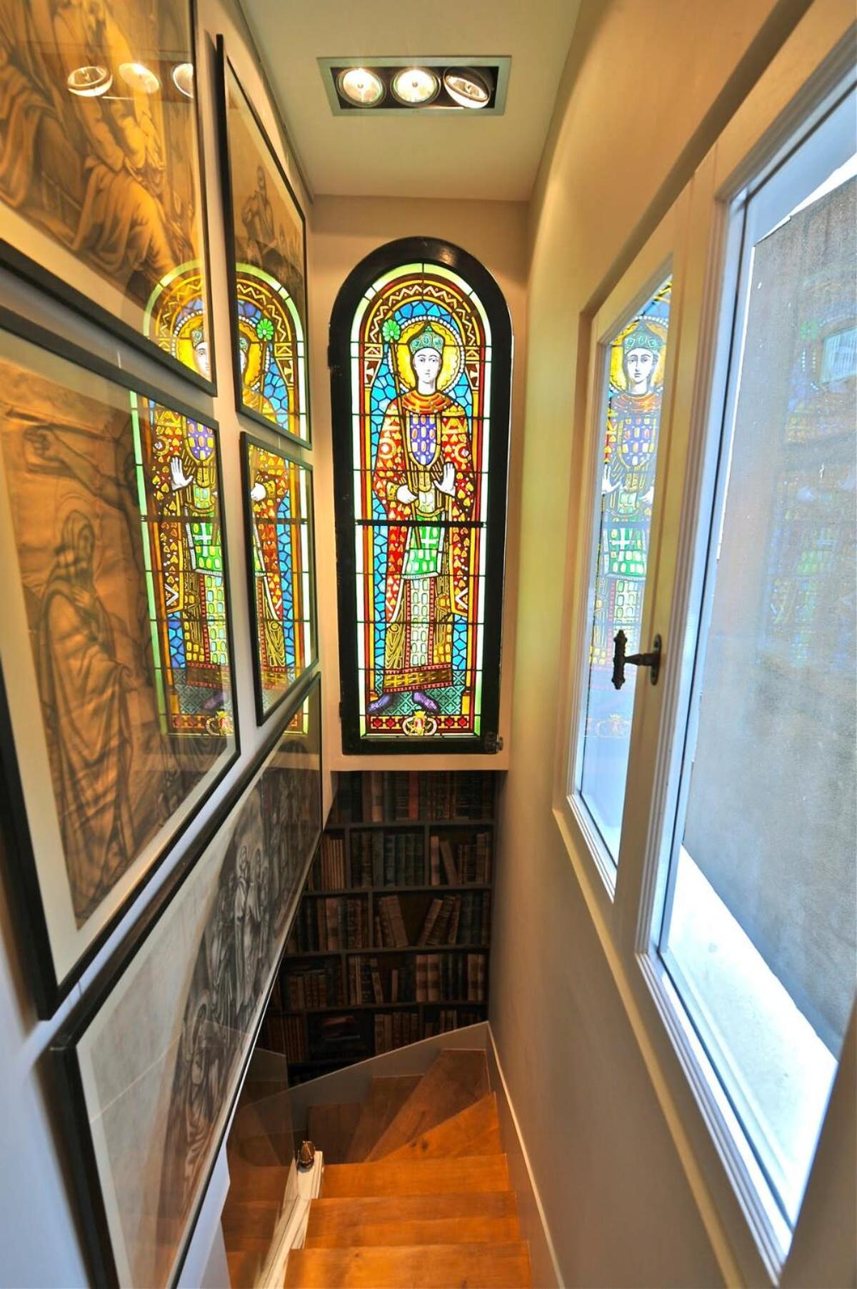 A Balcony On Notre Dame Parigi
